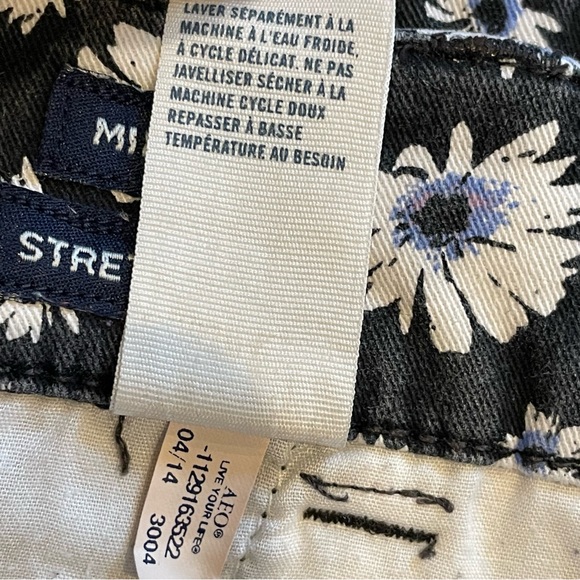 American Eagle Outfitters Floral Short - Picture 10 of 10